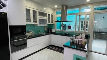 Siêu phẩm 3 tầng- xe hơi vào nhà-5*33m giá chỉ nhỉnh 9 tỷ