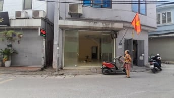 Cần cho thuê cửa hàng mặt phố Chùa Quỳnh, số nhà 161, gần ngã ba