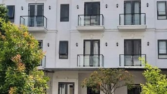 Cho thuê nhà 3 tầng Sim City Q.9 - TP. HCM, DT đất 80m2, 5 PN, 6 WC