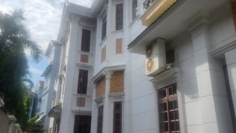 Cho thuê biệt thự mặt tiền đường nguyễn văn hưởng 