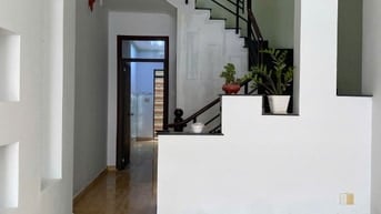 cho thuê nhà 3 lầu đường số 14m phường tân Quy Quận 7. 