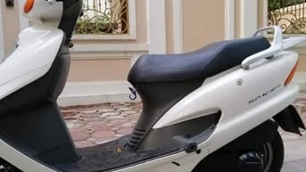 Cần bán xe spacy 125cc nhập khẩu, màu trắng, đời 2009, đời chót sm 222