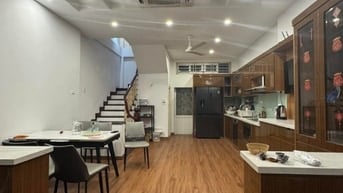 QUAN NHÂN 51M, SÁT HỒ, NGÕ 3M, MẶT TIỀN 5M. 