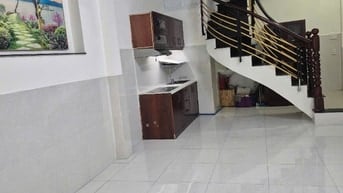 Cho thuê nhà nguyên căn. an ninh. sầm uất. thân thiện. giá tốt. 