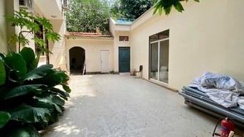 Cho thuê biệt thự sân vườn 1000m2 ngay tại Nguyễn Văn Đậu, Bình Thạnh