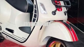 Mình cần bán xe Vespa GTS300s đời 2018 như hình ch