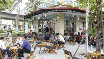 Quán cà phê Lô Góc vỉa hè rộng doanh thu ổn định khu văn phòng đông