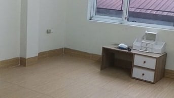 cho thuê lại nhà nguyên căn khu vực trung tâm .