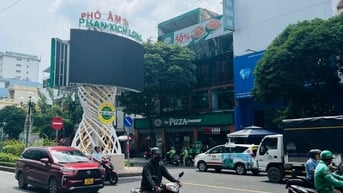 MT PHAN XÍCH LONG (6,7x24m) - NHÀ 2 LẦU HẺM HÔNG. GIÁ 80 TRIỆU 