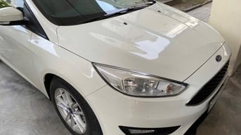 Bán gấp Ford Focus Sedan 2017 Trend màu trắng 25000 km 380 triệu