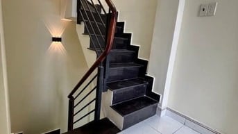 NHÀ MỚI ĐẸP - SÁT MẶT TIỀN ĐƯỜNG NGANG GẦN 4M - NỞ HẬU - NHỈNH4TỶ