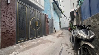 Nhà 3 Lầu tuyệt đẹp thiết kế cổ điển DT:4.1x11m Trệt 2Lầu ST nhà mới