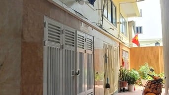 Bán nhà 5 tầng + 1 tum. Chính chủ không qua trung gian.