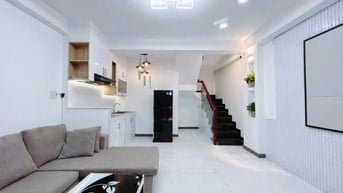 Bán nhà riêng chính chủ đường Ba Vì, Quận 10. Hẻm thông. Gần công viên