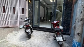 Nhà trung tâm Phú Nhuận, gần khu ẩm thực Phan Xích Long.