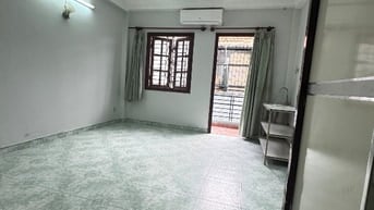Sang hợp đồng căn hộ dịch vụ ngay cao lỗ Q8