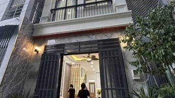 Bán gấp nhà ở đường Nguyễn Xuân Phụng, phường 2, quận 6, giá 2 tỷ 050 
