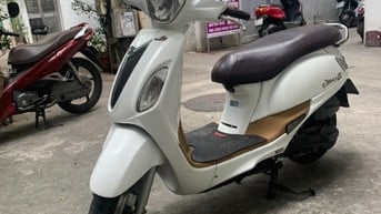 Cần bán xe Kimco đời mới Fi 125cc màu trắng, xe còn rất mới, ít đi