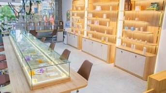 Anh cần tuyển vài bạn nhân viên phụ anh tư vấn, bán đồ uống