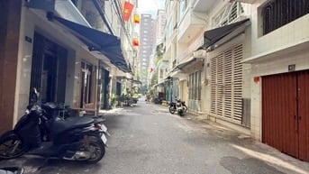 BÁN NHÀ Q4 ĐẸP XE TĂNG VÀO NHÀ MẶT TIỀN ĐƯỜNG SỐ XE TẢI 8M 5 TẤM ĐÚC B