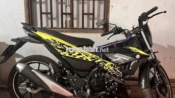 Xe Satria vàng đen