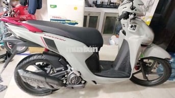 Em cần Pass xe Vision phiên ban thể thao xám 2025