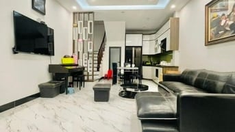 Cần tiền bán nhà 64m2,SHR,920tr,Nguyễn thị định,quận 2,ngay chợ