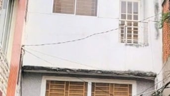 NHÀ BÁN GẦN TRUNG TÂM QUẬN 1, CÁCH CHỢ BẾN THÀNH 1.5KM 