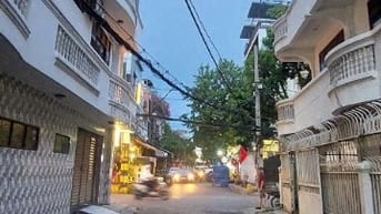 HOT! Nhà 4 tầng đường 8m 69 Nguyễn Gia Trí (D2) khu sầm uất