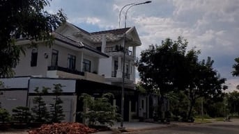 BÁN NHANH CẶP GỐC MT ĐƯỜNG LONG HẬU 40M,CÔNG CHỨNG SANG TÊN NGAY.