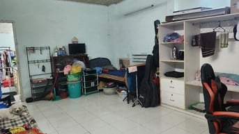 2 phòng trọ trên lầu cho thuê, chủ nhà quản lý tầng dưới.