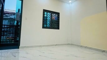 4ty050 Nhà mới đẹp 4x9 nở hậu 4,3 Nhà 1 trệt + lầu 2pn Shr