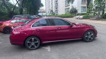 Ra đi Mercedes Benz màu đỏ, sẵn sàng sang tên