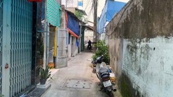 Phường 10 - Quận 6 - Nhà cũ tiện xây mới - Nở hậu - 32m2 - Nhỉnh 3 Tỷ