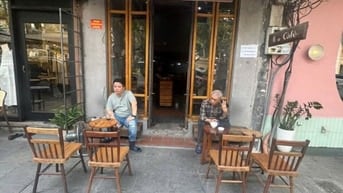 Cho thuê nhà phố cổ Hàng Trống cực hot DT= 50m2, MT 4.5m siêu đẹp