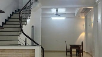 Bán nhà Hoàng Văn Thái 4 tầng, ngõ ô tô, 70m2, ở ngay, phân lô