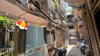 Bán căn nhà 2 tầng Hoàng Hoa Thám trước nhà rộng 2.5m DT38m2 giá 6.6ty