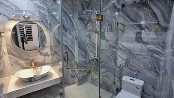 Bán gấp nhà 5 lầu - mặt tiền Hà Huy Giáp- chính chủ