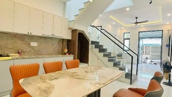 Bán nhà 2 tầng mới đẹp, ngay An Dương Vương - Võ Văn Kiệt, chỉ 5 tỷ.