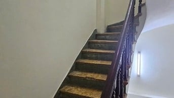 Cho thuê nhà mặt ngõ kinh doanh cửa hàng được, số 101 Ngõ Trung Tả