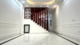  PHÂN LÔ CÁN BỘ – GARA Ô TÔ – THOÁNG TRƯỚC SAU – VÀI BƯỚC RA PHỐ THÁI 