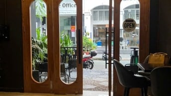 Cho thuê nhanh mặt tầng trệt nhà phố Hưng Gia, PMH diện tích 86m2 . 