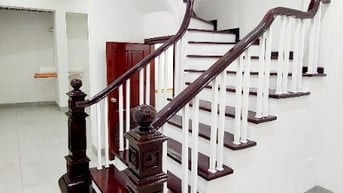 Cho thuê nhà 44m2, 5 tầng trong ngõ phố Nguyễn Khánh Toàn, tiện đi lại