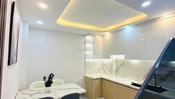 Nhà nằm ngay trung tâm trường , chợ, siêu thị thuận tiện di chuyển cận