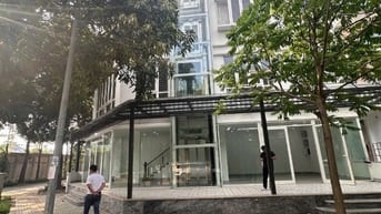 Mình chính chủ cho thuê biệt thự lô góc,Thang máy,tại Xuân Phương,NTL