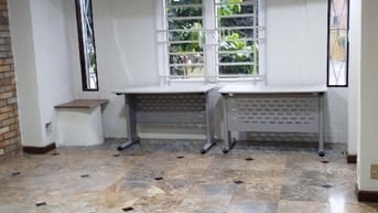 Nhà mặt tiền đường hẻm lớn cách nhà ga T3 200m