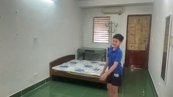 Gia đình cho thuê Phòng T5 - Phố Giảng Võ giá 2,8tr - DT 30m2.