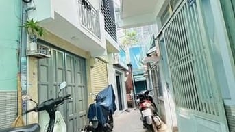 1,98 tỷ Nhà ba đình P9 Q8 2.8 x 5(trệt + lầu) Có ban công SHR