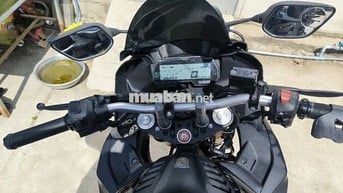 Xe R15V3 màu đen, đăng kí năm 2019 (26000km)
