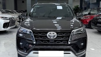 Bán Toyota Fortuner 2 cầu máy xăng, sản xuất 2021, lăn bánh 3 vạn Km.